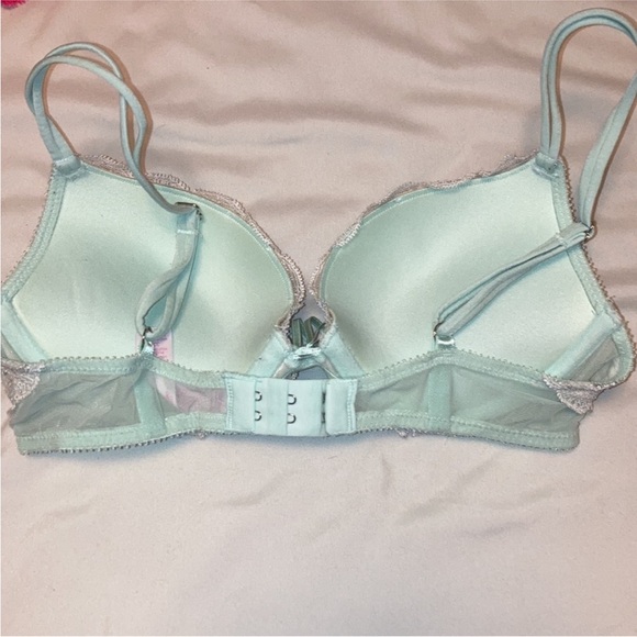 Victoria’s Secret Lace Bra - Picture 7 of 9